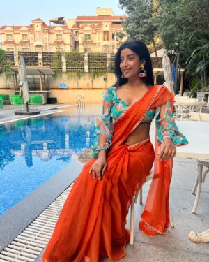 Ketaki Narayan Instagram - Hosanna🌻 

Wearing @cocktail_cf3
Designed by @mudasarmohamad 
Asst by @likhi_artellectuals 

#yatra2 #telugu #cinema #ketakinarayan