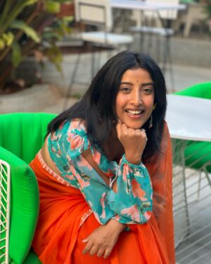 Ketaki Narayan Instagram - Hosanna🌻 

Wearing @cocktail_cf3
Designed by @mudasarmohamad 
Asst by @likhi_artellectuals 

#yatra2 #telugu #cinema #ketakinarayan