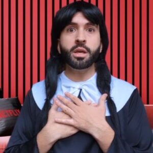 Keunam Instagram - Oscura y mamarracha, pero buena muchacha #AbrazaTodoLoQueEres como la Miércoles de Cieza y goza sin miedo de @Netflixes entero.🫶🏽🖤 

#Netflix #Netflixes #publi