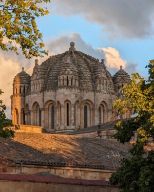 Keunam Instagram - Aprovechando que el Duero pasa por #Zamora...⛪