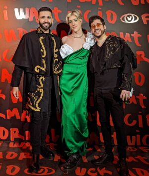 Keunam Instagram - Reencuentros bonicos en los @premiosidolo ❣️
Y modelazo de @albertorbatres 🧵

#PremiosIdolo #premiosidolo2024