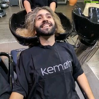 Keunam - 13K Likes - @shakira y @alejandrosanz en la pelu. 💈💇🏼♀️
Versión extendida.🤭
Gracias @venusestilistas
#humor #comedia #parodia #shakira #alejandrosanz #imitacion #imitador