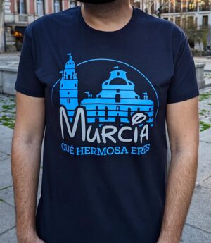 Keunam Instagram - BOOM‼️✨ Ya se ha hecho realidad el diseño que tanto tiempo he tenido en mente, ¡Murcia a lo Disney! 🏰

Más ibérica que nunca podéis encontrar esta maravilla en la web de @pajaroflama 👕

Espero ver muchas cuando pasee por Murcia, o por donde sea.🤭

Gracias @areifs por ayudarme a hacerla realidad.🧚🏽‍♂️

#Murcia #disneyiberico #disneyibérico #murciaquehermosaeres #murciaquéhermosaeres