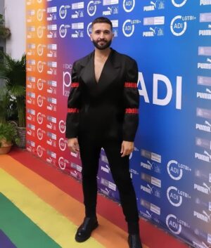 Keunam Instagram - Gracias @adilgtbi por esta iniciativa tan bonita y tan necesaria. Ha sido un placer estar en la primera edición, espero que de muchas.🫶🏽✨

Y gracias @albertorbatres por vestirme siempre de cuento.🪡

#premiosADI #premiosADI2024 #lgtbiq #lgtbi #lgtbiqplus #deporte