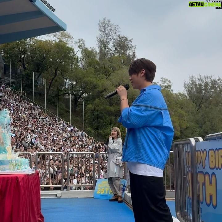 Keung To - 54.5K Likes - 因為jetlag剛從十點睡到現在,醒來回想起今天的一切仍覺得非常感恩🙏🏻
真的要提到我的fan club 的admin們,每一年你們為了我的生日都如此的辛苦,衷心的感謝。
今年生日沒什麼要說的,只希望所有人都可以平安健康,人與人之間多一點包容和鼓勵,也有一些課題我正在學習,希望上天可以繼續指引我,慢慢向好的方向改變。
再次感謝愛我和支持我的人🙏🏻
姜濤會加油的👌🏻
#🍬
#謝謝太陽伯伯