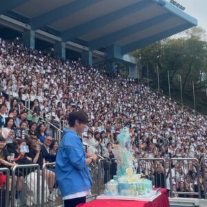 Keung To Instagram - 因為jetlag剛從十點睡到現在，醒來回想起今天的一切仍覺得非常感恩🙏🏻
真的要提到我的fan club 的admin們，每一年你們為了我的生日都如此的辛苦，衷心的感謝。

今年生日沒什麼要說的，只希望所有人都可以平安健康，人與人之間多一點包容和鼓勵，也有一些課題我正在學習，希望上天可以繼續指引我，慢慢向好的方向改變。

再次感謝愛我和支持我的人🙏🏻
姜濤會加油的👌🏻

#🍬
#謝謝太陽伯伯