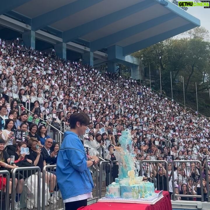 Keung To - 54.5K Likes - 因為jetlag剛從十點睡到現在,醒來回想起今天的一切仍覺得非常感恩🙏🏻
真的要提到我的fan club 的admin們,每一年你們為了我的生日都如此的辛苦,衷心的感謝。
今年生日沒什麼要說的,只希望所有人都可以平安健康,人與人之間多一點包容和鼓勵,也有一些課題我正在學習,希望上天可以繼續指引我,慢慢向好的方向改變。
再次感謝愛我和支持我的人🙏🏻
姜濤會加油的👌🏻
#🍬
#謝謝太陽伯伯