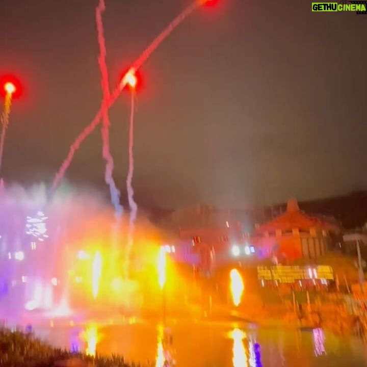 Keung To - 54.5K Likes - 因為jetlag剛從十點睡到現在,醒來回想起今天的一切仍覺得非常感恩🙏🏻
真的要提到我的fan club 的admin們,每一年你們為了我的生日都如此的辛苦,衷心的感謝。
今年生日沒什麼要說的,只希望所有人都可以平安健康,人與人之間多一點包容和鼓勵,也有一些課題我正在學習,希望上天可以繼續指引我,慢慢向好的方向改變。
再次感謝愛我和支持我的人🙏🏻
姜濤會加油的👌🏻
#🍬
#謝謝太陽伯伯