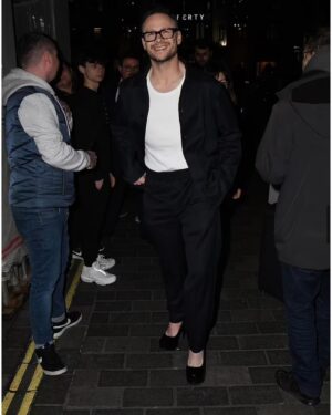 Kevin Clifton Instagram - Everbody’s Talkin About …
@jamiemusical  Gave my Loco Chanelle practice heels a run out this evening presenting Best Choreography award to @mattcoledance @whatsonstage awards @thelondonpalladium 👠