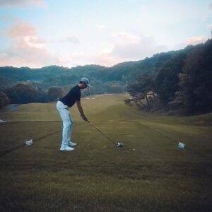 Kevin Dockry Instagram - I am slowly becoming more and more addicted to golf which is not great for our finances…It was my first time back on the course after a long hiatus and Mother Nature threw everything at us. Heat, sun, rain, wind. Luckily my @callawayapparel_korea kept me dry and comfortable in the sun/heat! I finally understand high performance golf apparel! 🙏 
Can’t wait to get back out on the course!