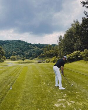 Kevin Dockry Instagram - I am slowly becoming more and more addicted to golf which is not great for our finances…It was my first time back on the course after a long hiatus and Mother Nature threw everything at us. Heat, sun, rain, wind. Luckily my @callawayapparel_korea kept me dry and comfortable in the sun/heat! I finally understand high performance golf apparel! 🙏 
Can’t wait to get back out on the course!
