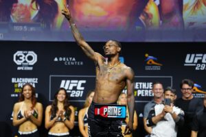 Kevin Holland Instagram - Who hustle harder I’ll wait…..
Bonafide Hustler 
#ufc #291 #utah #parade