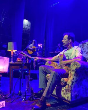 Kevin Johansen Instagram - Gracias, Buenos Aires! “Quiero Mejor” con la casa llena en el hermoso @teatrocoliseo! Gracias al Feng Shui Project y nuestros invitados de lujo, @nitomestre @wirandajohansen @kimm.johansen y @tomjohansen__ 🙌🏽