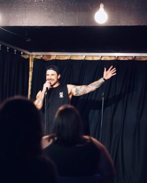 Kevin Lapierre Instagram - J’ai essayé quelque chose de nouveau et j’aime bien ça. 🎙

💥 PROCHAINES DATES 💥

11 mai - Le Jockey, 1309 Rue Saint-Zotique E, 20h

12 mai - Les Débranchés, 3100 rue Masson, 19h30

15 mai – MR250, 250 Mont-Royal, 20h

18 mai – L’option musique, 4671 St-Laurent, 20h

19 mai – Café Hookah, 1699 St-Denis, 20h

23 mai – Bistro de Paris, 4535 Saint-Denis, 19h30

📸: @mccartou
