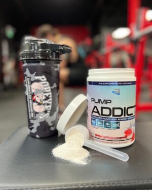 Kevin Lapierre Instagram - @popeyesquebec m’a lancé le défi de faire le #dryscoopchallenge en plein gym. Comme tu peux voir, ça été un réel succès. 😅

Pump Addict de @believesupplements disponible dans les boutiques @popeyesquebec ! 💪🏼💥