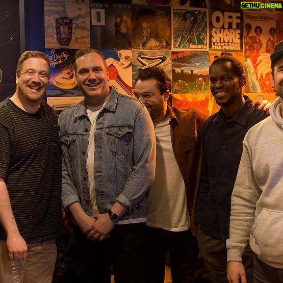 Kevin Lapierre - 1.8K Likes - Bucket List Item Check: ✅
Conter des jokes devant un public.
J’suis extrêmement chanceux d’avoir fait mon premier open-mic en partageant la scène avec du gros talent comme ça. C’était un maudit beau trip ! Merci à @alex.lapointe_ pour ta confiance, j’ai eu du fun et j’ai déjà hâte au prochain ! 🎤👀
📸: @marcographie