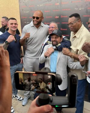Kevin Lerena Instagram - Spencer Brown bringing the past and current together like a true G 🔥 Legends like Roberto “Hands of Stone” Duran, Larry Holmes, Evander “ Real Deal ” Holyfield, and Antonio Tarver to the current modern-day champs 🥊 @spencerbrownmrgoldstar & his excellency @turkialalshik are bridging the gap in boxing 💯 Thank you