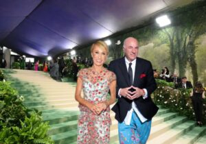 Kevin O'Leary Instagram - Fashionistas at the MET! Who did it better? @barbaracorcoran