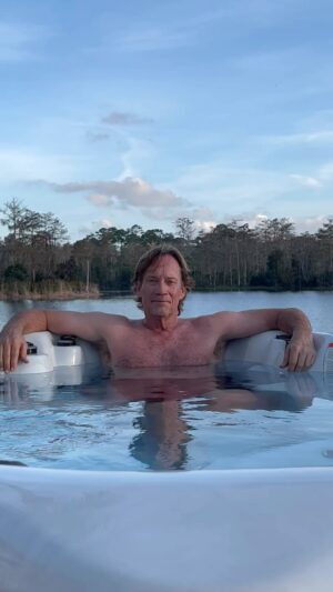 Kevin Sorbo Instagram - Good way to end the day! Thank you @masterspas 
•
•
#masterspas #hottub