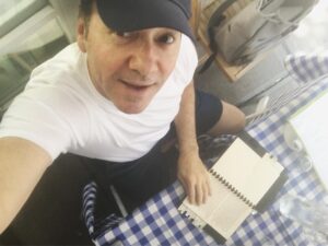 Kevin Spacey Instagram - ‪Doing some last minute studying for my first show TONIGHT at Arthur Ashe Stadium. So excited (link in bio)