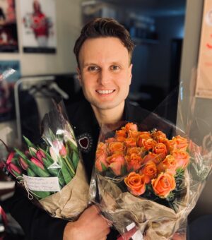 Kevin Vågenes Instagram - Premiere overstått i Bergen🕺🏻😊