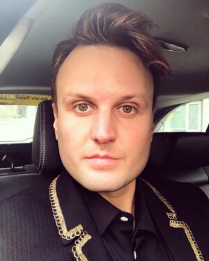 Kevin Vågenes Instagram - Herregud!!! Såååå flaut å vise dette😳 Sveip og se hvordan jeg kommer til å se ut om 40 år. Såååå gammel!! Hehehehe. Uff.. Heldigvis lenge til!