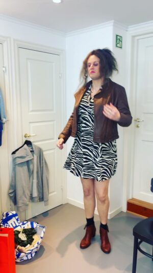 Kevin Vågenes Instagram - Meg kl 02.45 rett før dørvakten ber meg dra hjem 💃🏻