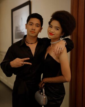 Kezia Caroline Instagram - Gala Premiere "Kalian Pantas Mati" 🔪👻
Tungguin aksi kita pada tanggal 13 Oktober 2022 di seluruh bioskop Indonesia!👻✨
•
Photographer @hendripotret
Make Up & Hair do by @amaliacantiqa
Stylist by @hollaloidris #stylebyhollaloidris
Dress by @ernestoabram
Accessories by @beautyaccessoriesshop 
•
@salvynathan @paragonpictures.id @robertronny @ginantirona @kalianpantasmati #kalianpantasmati #galapremiere