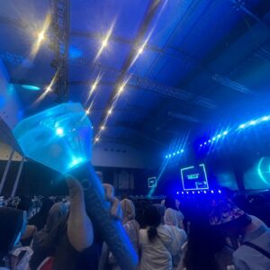 Kezia Caroline Instagram - [Concert Dump] Treasure : HELLO TOUR JKT 💙✨💎
Last slide my future just looked at me🥹🫶🏽
#treasurehelloinjakarta #teumeindonesia #kpopconcert #treasurehellotour