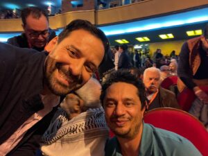 Khaled Benaissa Instagram - Une projection du film BENMHIDI inoubliable. En présence de mes amis d’enfances et ma famille de cœur et d’un public exceptionnel merci à vous tous. Merci au festival de Annaba.  Vive le cinéma vive Annaba. #festival #goodvibes #benmhidi #annaba