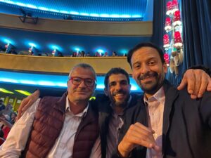 Khaled Benaissa Instagram - Une projection du film BENMHIDI inoubliable. En présence de mes amis d’enfances et ma famille de cœur et d’un public exceptionnel merci à vous tous. Merci au festival de Annaba.  Vive le cinéma vive Annaba. #festival #goodvibes #benmhidi #annaba
