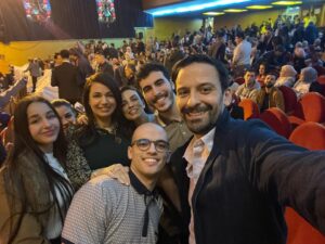 Khaled Benaissa Instagram - Une projection du film BENMHIDI inoubliable. En présence de mes amis d’enfances et ma famille de cœur et d’un public exceptionnel merci à vous tous. Merci au festival de Annaba.  Vive le cinéma vive Annaba. #festival #goodvibes #benmhidi #annaba