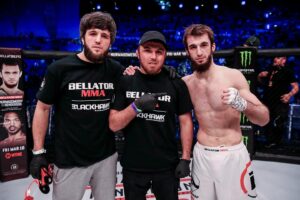 Khasan Magomedsharipov Instagram - Добравшись до конца, начинаешь думать о начале

После рамадана постараюсь чаще радовать вас своими , успехами 😉
Отдельная  благодарность моим братьям , моя крепкая опора 
@zabit_magomedsharipov @bukaboxing 
@magomedov_tiger @rizvan_magomedov @aliabdelaziz @coachmarkhenry 
@bambathanov.m 
@dagestan__fighter 
Также хочу поблагодарить Братский клуб и спарринг партнеров  @nurmagomedov_mma_school где я прошел весь этот путь до боя @magomedgadgi @machaev @vagabov__rashid @dinislam_kamavov @asildarov0101 @mukhammad_alibekov @saad_yusup