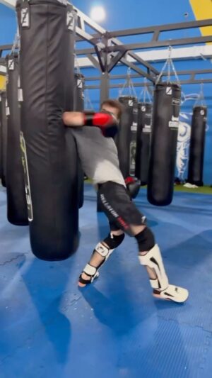 Khasan Magomedsharipov Instagram - @bukaboxing Шах♟️