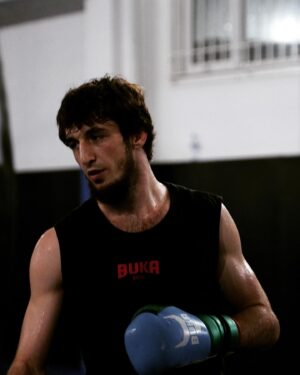 Khasan Magomedsharipov Instagram - Чем заряжен тем и выстрелишь )
@bukaboxing