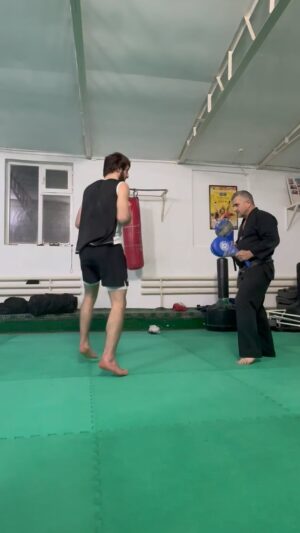 Khasan Magomedsharipov Instagram - Раскидалась 
@bukaboxing