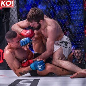 Khasan Magomedsharipov Instagram - Отрадно предаться безумию там, где это уместно.

Контроль над собой исключительно важен, но избыток контроля оборачивается против тебя.
Тот, кто постоянно подавляет свои эмоции, утрачивает связь с самим собой и перестает понимать, что ему действительно нужно. Учись сохранять контроль тогда, когда этого требуют обстоятельства, и «отпускать себя» в моменты, когда ты можешь себе это позволить.