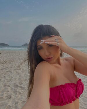 Khiara Italia Instagram - 🌺🐟🦋🐚🌈✨
Pink is the new black @moanbeachwear
.
To completamente apaixonada nesse modelo e nessa cor mais eu impossível 💖