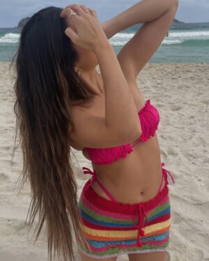Khiara Italia Instagram - 🌺🐟🦋🐚🌈✨
Pink is the new black @moanbeachwear
.
To completamente apaixonada nesse modelo e nessa cor mais eu impossível 💖