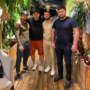Khusein Khaliev Instagram - БОМБОВАЯ БЫЛА НЕДЕЛЯ ЧЕСТНО ГОВОРЯ👊🏼ДА БРАТЬЯ? @adam_yandiev_boroda @malkolm_x_x @yraggan @gans_0001 @artyom_yanogyan @g.karen.g @ulisov_m ? СПАСИБО БРАТЬЯ ЗА БОМБОВУЮ НЕДЕЛЮ 😜🙏🏻☝🏻