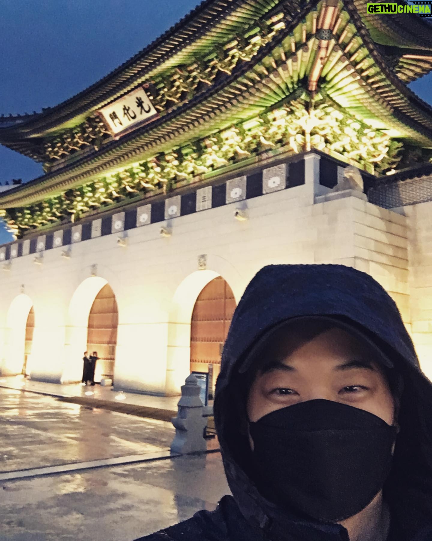 Ki Hong Lee - 153.3K Likes - Korea is beautiful rain or shine. (Trying to make the best of my extended stay) 😁❤️