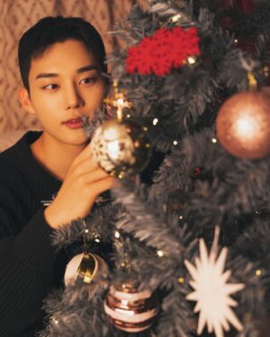 Ki Hyun-woo Instagram - merry christmas 🎄 
화이트 크리스마스 오랜만이군! 행복하고 따듯한 연말 보내요🫶🏻

#메리크리스마스 #merrychristmas