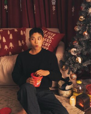 Ki Hyun-woo Instagram - merry christmas 🎄 
화이트 크리스마스 오랜만이군! 행복하고 따듯한 연말 보내요🫶🏻

#메리크리스마스 #merrychristmas