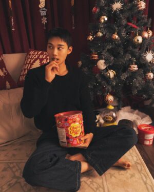Ki Hyun-woo Instagram - merry christmas 🎄 
화이트 크리스마스 오랜만이군! 행복하고 따듯한 연말 보내요🫶🏻

#메리크리스마스 #merrychristmas
