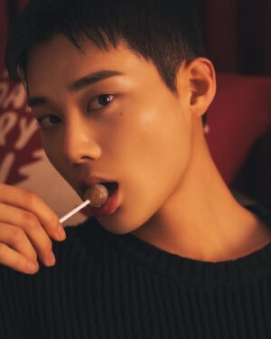 Ki Hyun-woo Instagram - merry christmas 🎄 
화이트 크리스마스 오랜만이군! 행복하고 따듯한 연말 보내요🫶🏻

#메리크리스마스 #merrychristmas