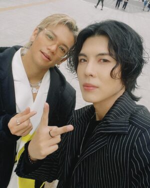 Ki Su Instagram - I finally met him! He's such a passionate and energetic person. I respect him! It would be great to be on stage with him next year! 멋지다👍🏻 @tronghieuofficial