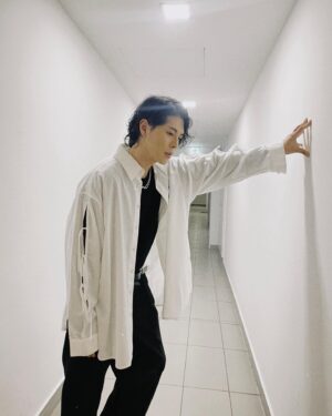 Ki Su Instagram - I'm so heartbroken that today's performance was canceled! But I was so happy to meet you all today! Let's have more fun next month Ich liebe dich.❤️ 

p.s Do I look like Michael Jackson?

photo by @pil_kyu 

#austria #🇦🇹 #Seeyounextmonth #049