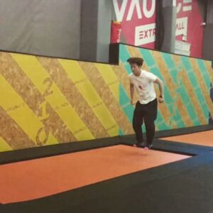 Ki Tae-young Instagram - 재미난 트램폴린 ... 벨트회전 ... 다음엔 빽벨트회전에 도전 ㅎㅎ 
#kitaeyoung #lohee #기태영 #로희아빠