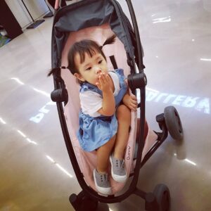 Ki Tae-young Instagram - 뽀뽀 바다랏!!! #기태영 #로희 #로희아빠 #유진 #kitaeyoung