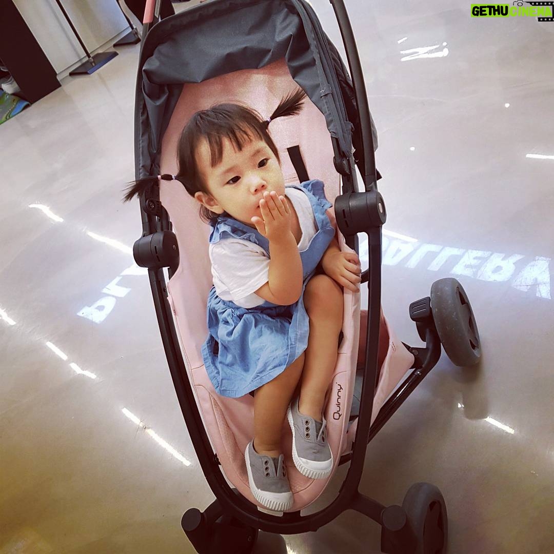 Ki Tae-young - 25K Likes - 뽀뽀 바다랏!!! #기태영 #로희 #로희아빠 #유진 #kitaeyoung